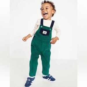 0-3M NWT Old Navy Long Sleeve T-Shirt and Corduroy Overalls Set